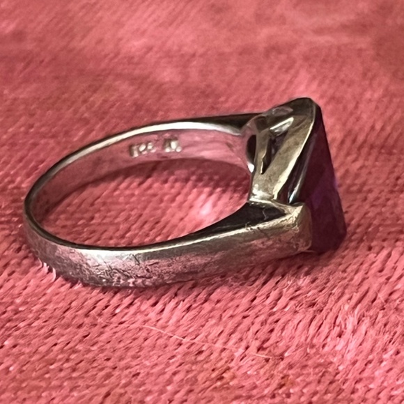 Vintage Sterling Silver Ring with Purple Stone - Picture 5 of 9
